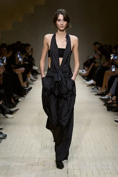 Look 80